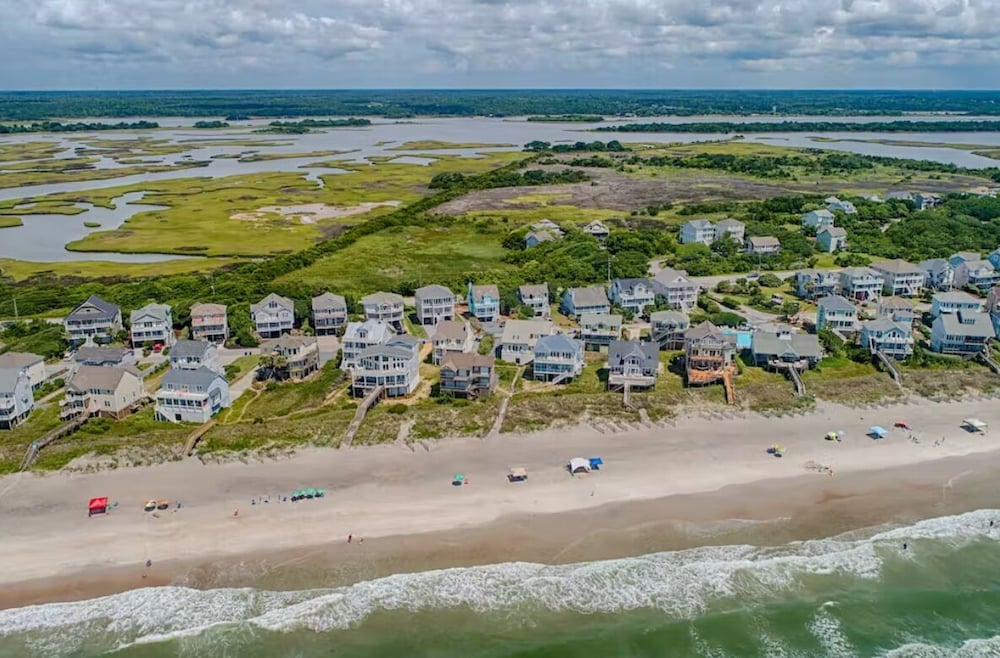 Sea La Vie (North Topsail) by Topsail Realty