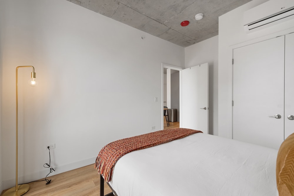 4BR Group Retreat Near Lincoln Park