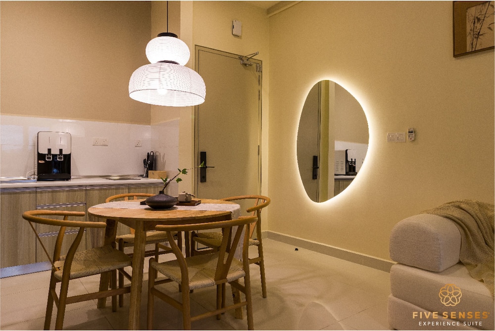 KIP Core Soho Suite by Five Senses