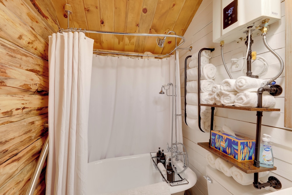 Day Trip to Glacier NP: Nature-packed Cabin!