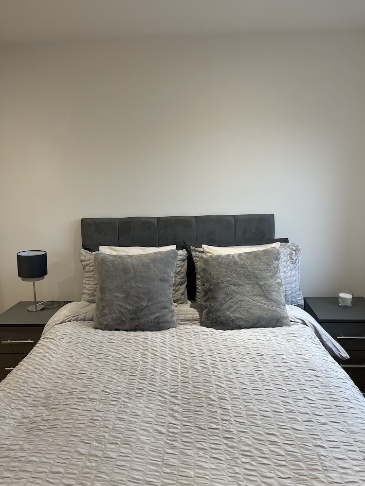 Spacious 2-bed Apartment in Whyteleafe view 4