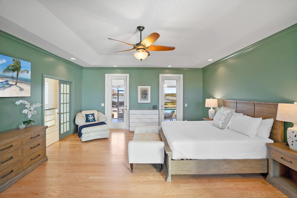Waterfront Home w Patio Heated Pool Dock Beach