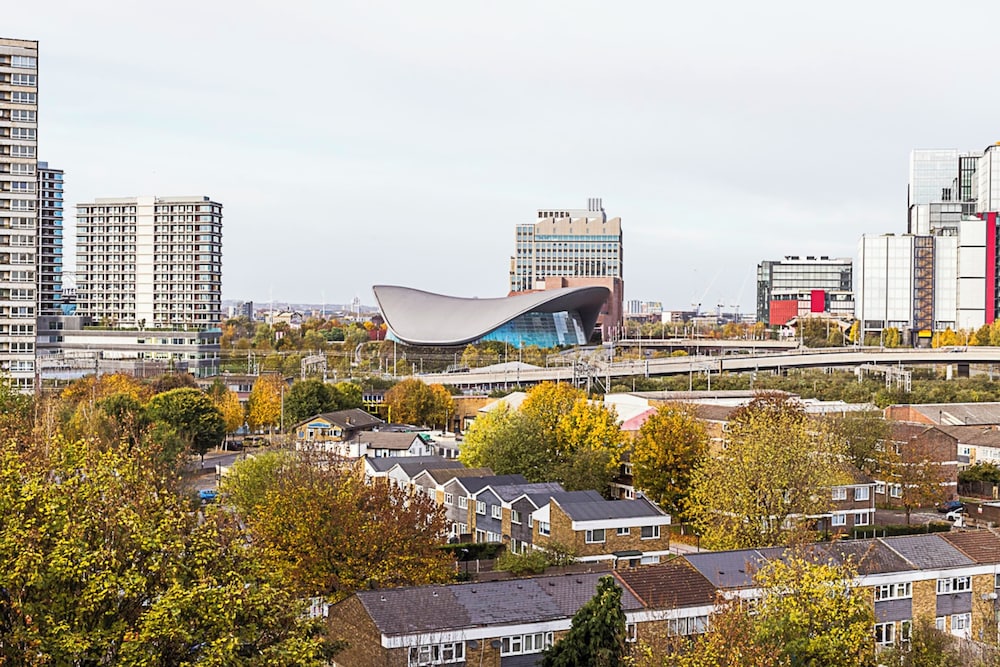 Stratford London Oasis