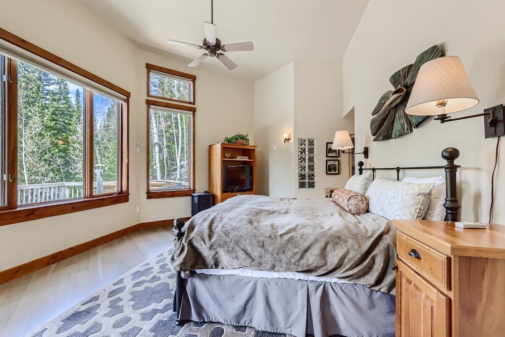 Wagon Wheel Retreat view 2