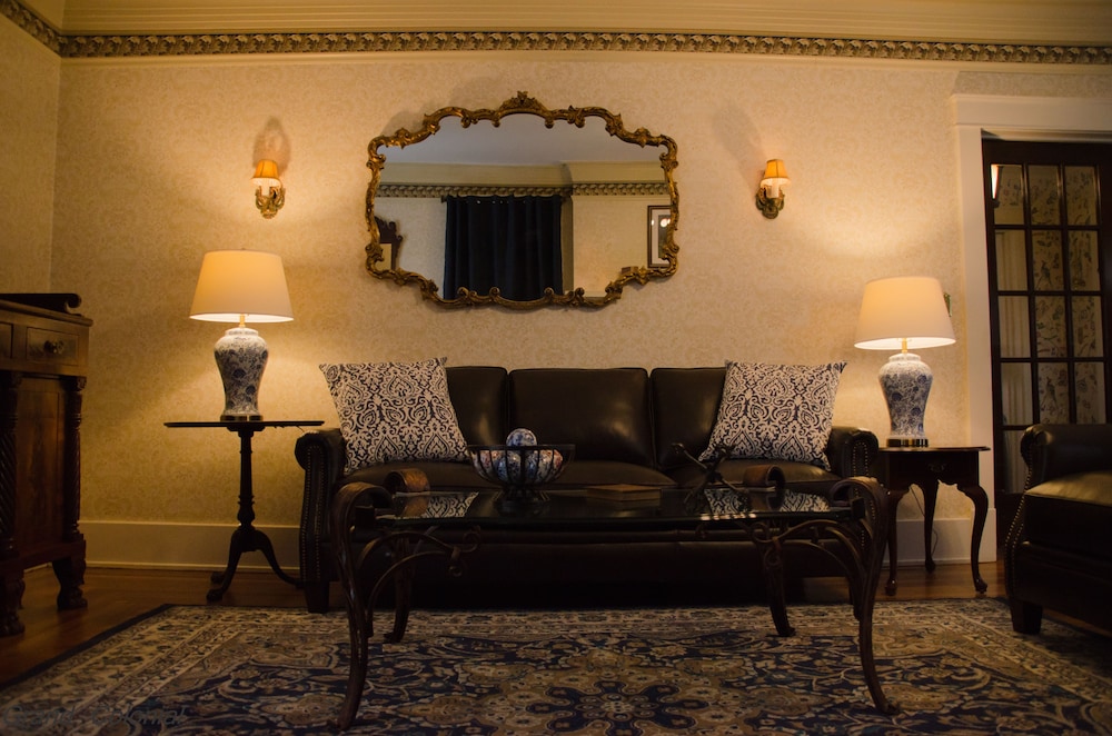 Grand Colonial B&B