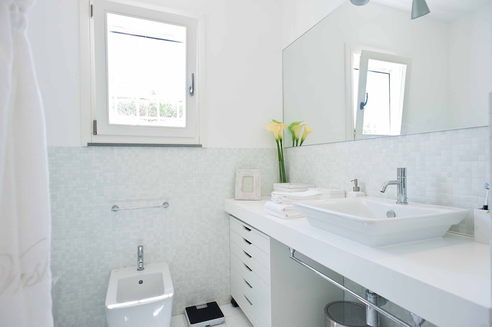 Casa Blu en Syracuse — bathroom