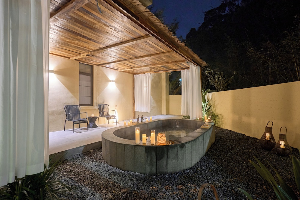Miyue Shenzhen Tianlu Secret Wild Wizard Holiday Hotel
