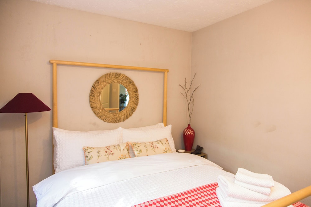 Calm Private Annex Ideal to Work, Rest & Explore