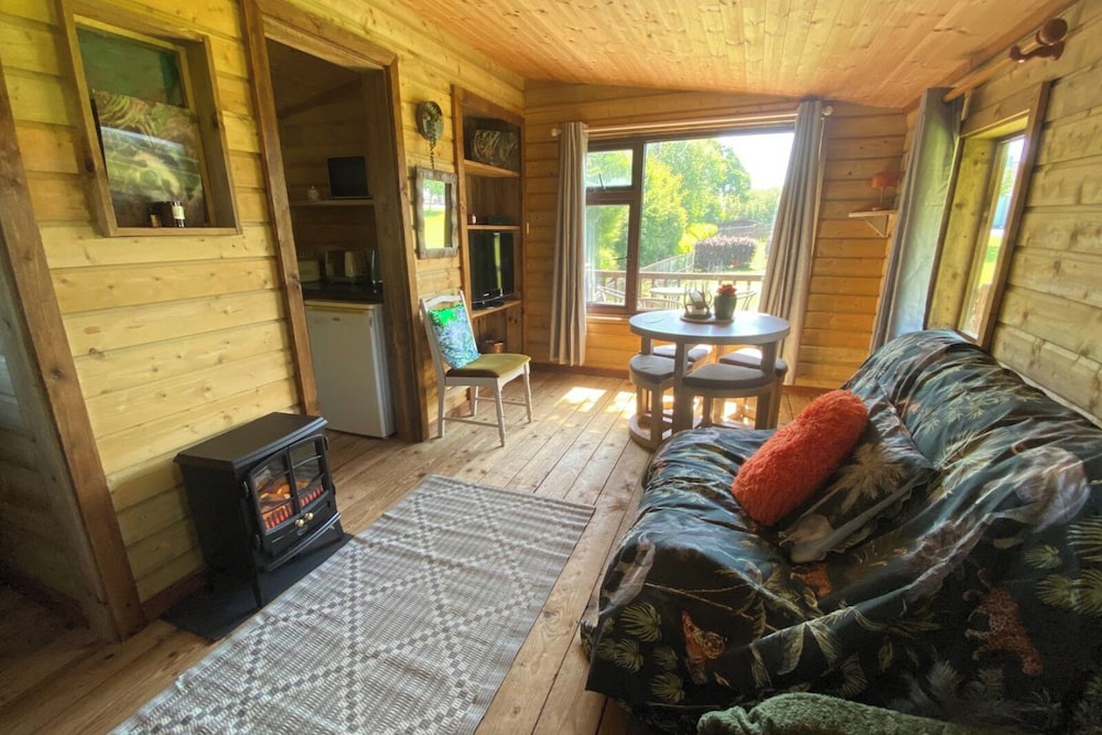 Lakeside Lodge - Castlemartyr - Sleeps 4
