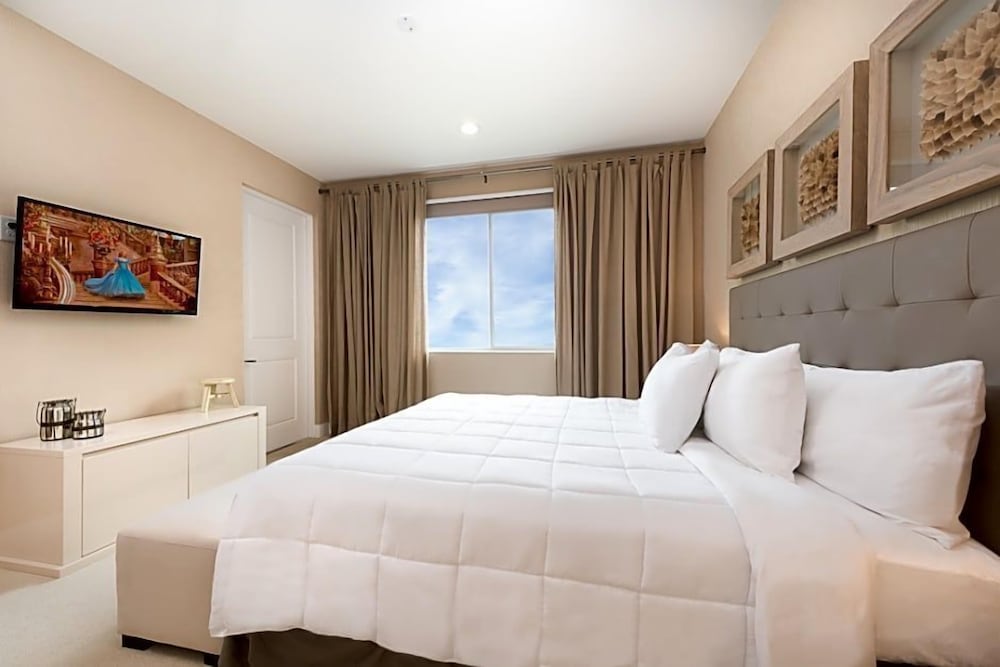 Stunning 4Bd Close to Disney @ Magic Village 7614 - Image 3