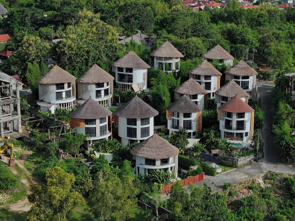 Hillstone Luxury Village