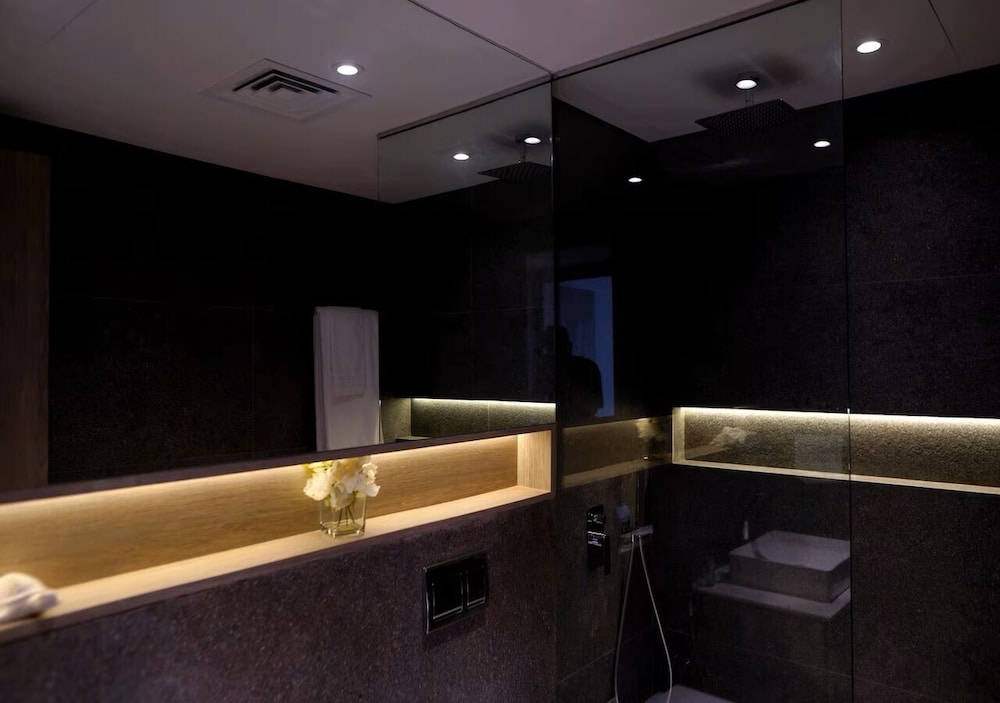 Spacious 2BR in Oxford 212 by Bespoke