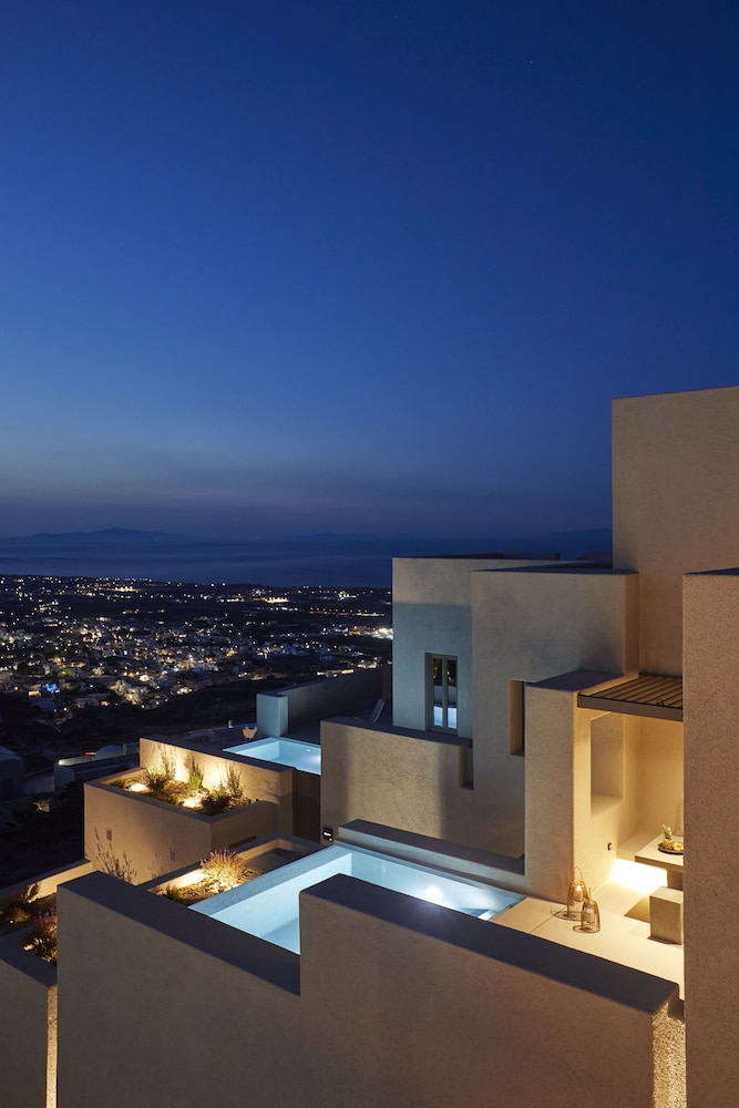 Hotel Halcyon Days Suites - Image 1