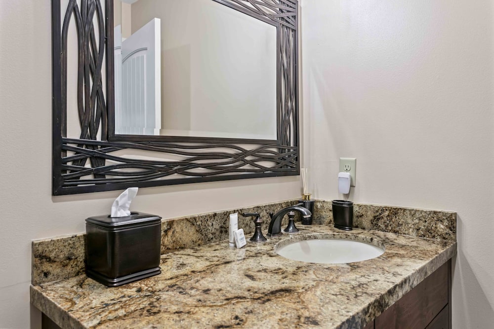 1733 - Daystar Three Bedroom with Spa 3 Condo