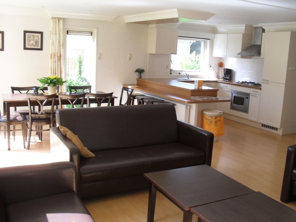 Tidy Holiday Home With Dishwasher view 4
