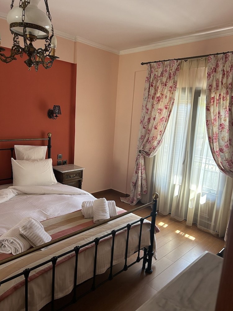 Aristarchos Lodge