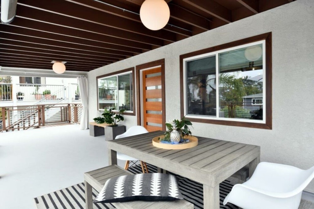 Luxury Cardiff By-the-sea Ocean View Parkhouse view 3
