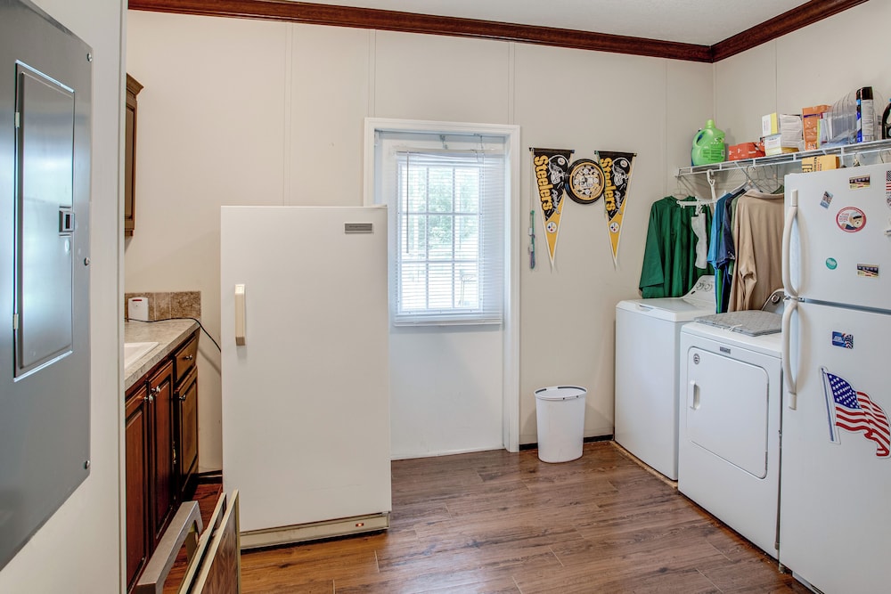 4 Mi to Weston Lake: Eastover Gem w/ Grill