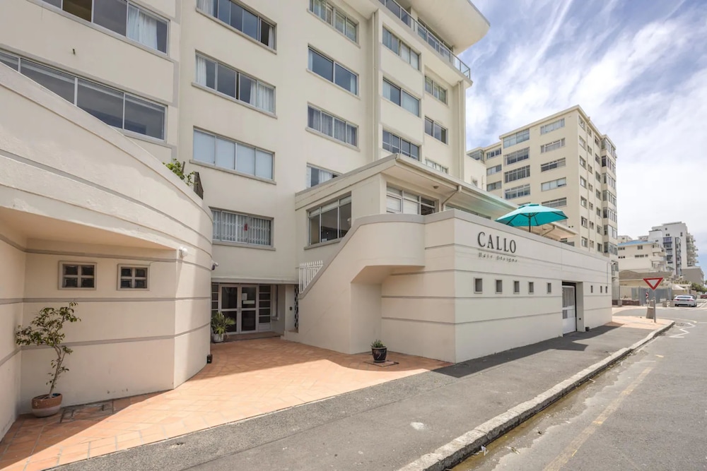 Stylish and Modern Studio in the Beachfront view 4