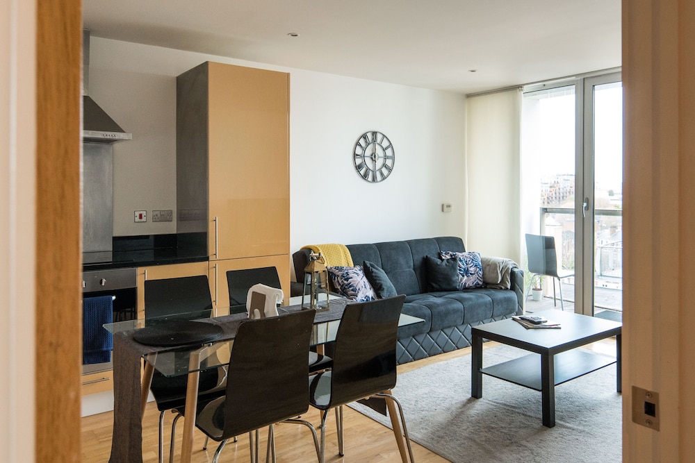 Immaculate 1-bed 1-bath Apartment in London Area