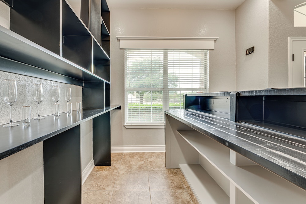 1 Mi From Lake: Pet-friendly Del Rio Gem