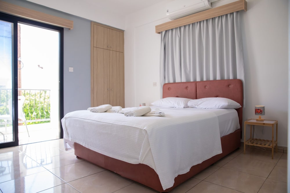 Valentina Apartments Central Paphos Beach Stay 2