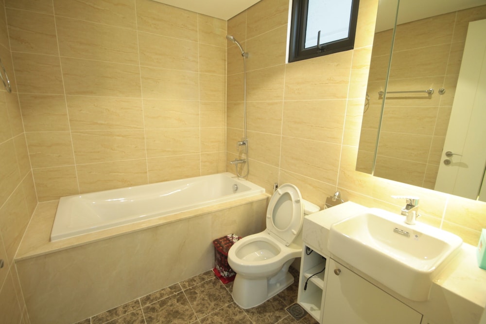 Bayhomes D'Capitale Serviced Apartment