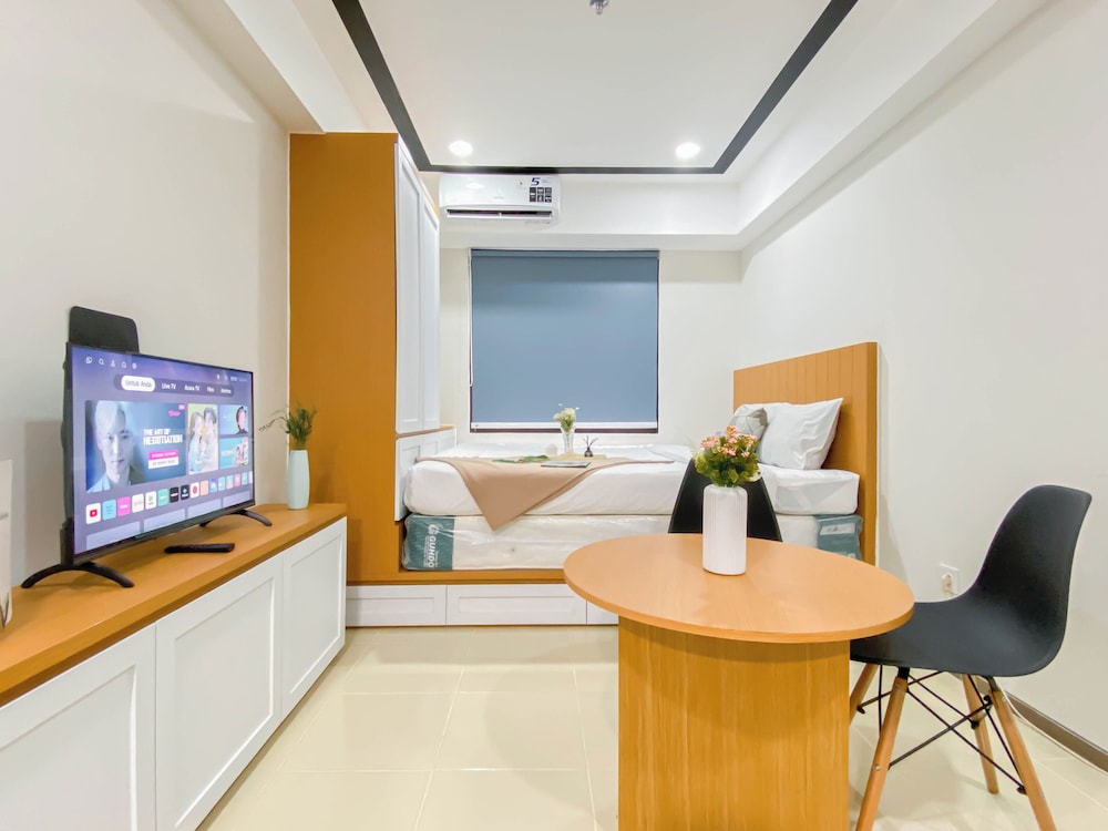 Cozy Living Studio Room At Meikarta Apartment