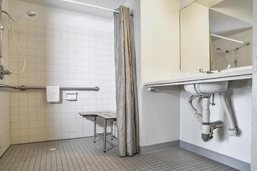 Motel 6 Saint Joseph, MO - Property Image 35