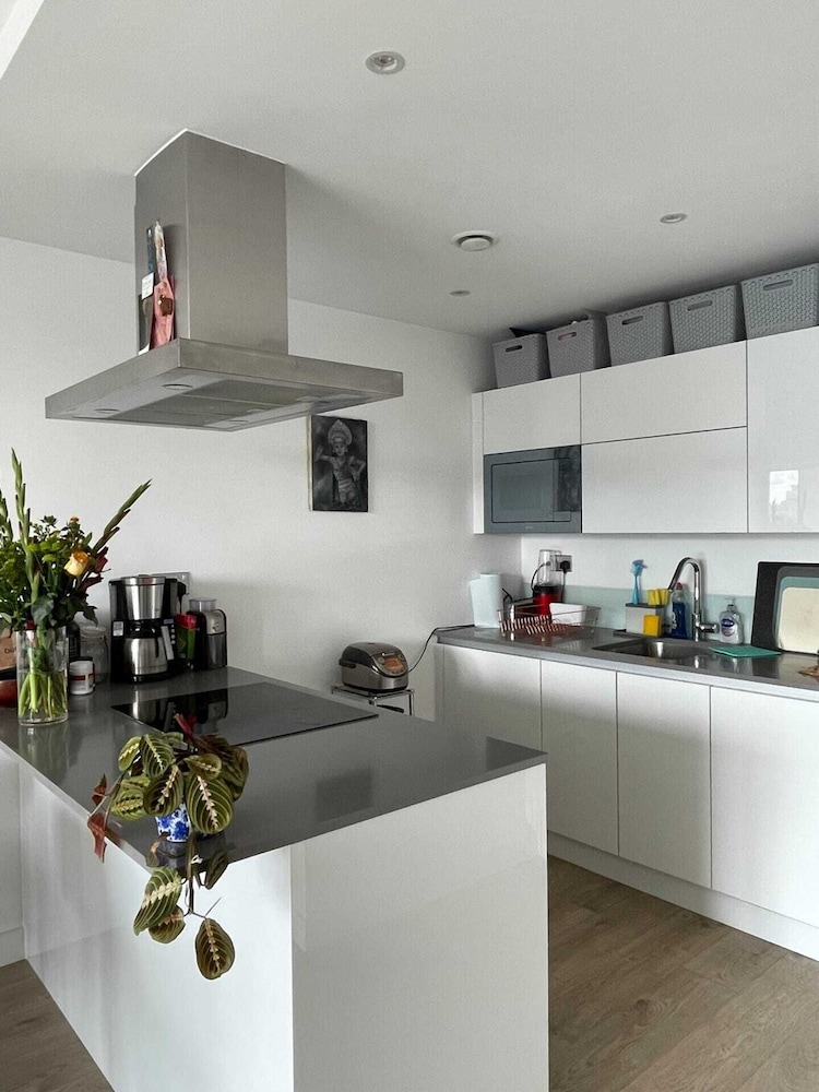 Bright & Modern 1BD Flat - Limehouse!