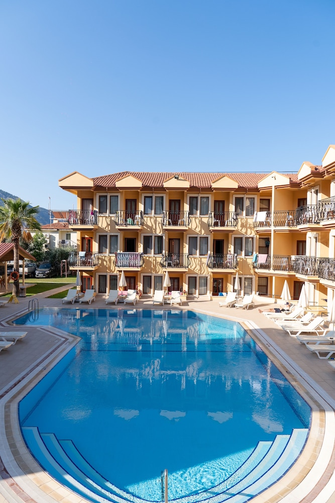Belcehan Beach Hotel - Image 14