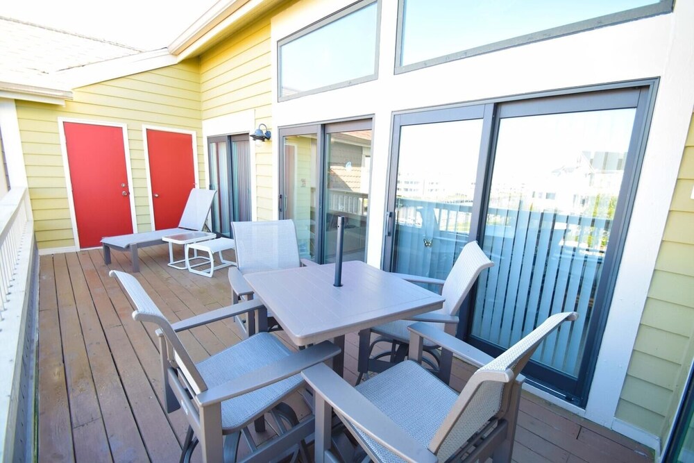 Seascape-heron Harbour 206-10 2 Bedroom Condo by RedAwning