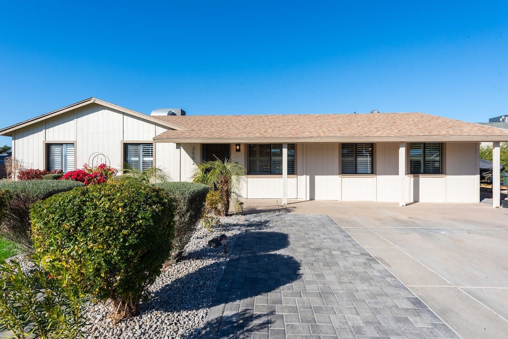 Phoenix 4 BDR Home With Outdoor Entertainment