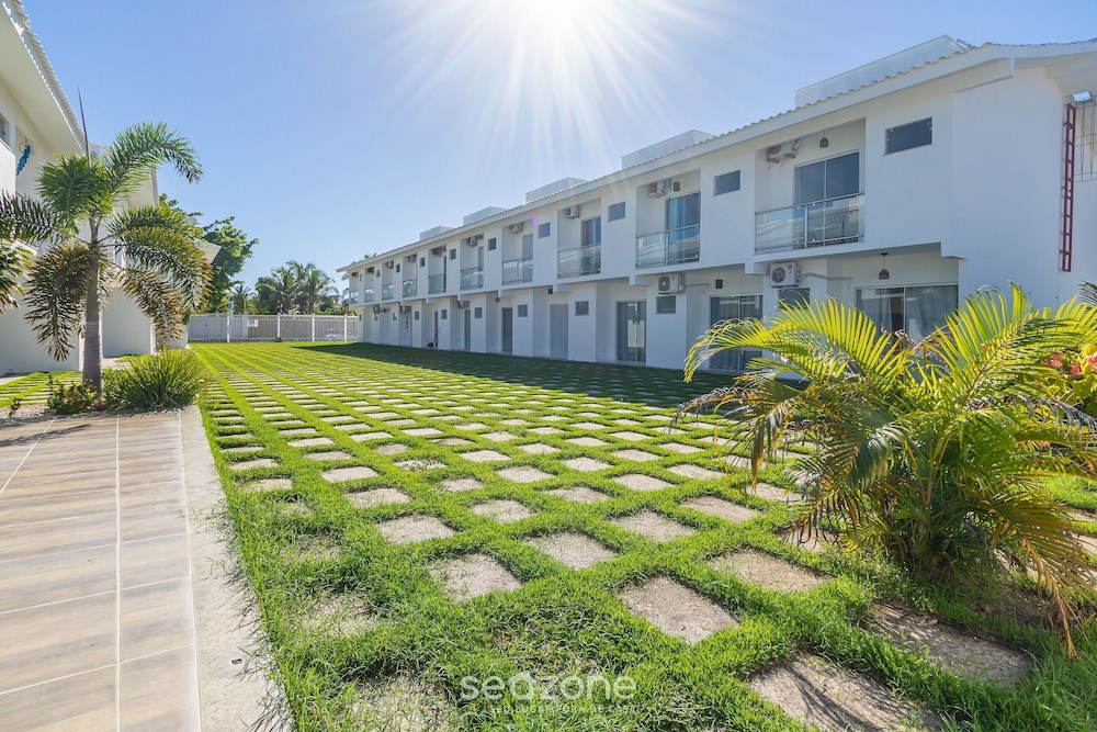 Elegant Duplex w Sw. Pool 280m fr the Beach Prm007