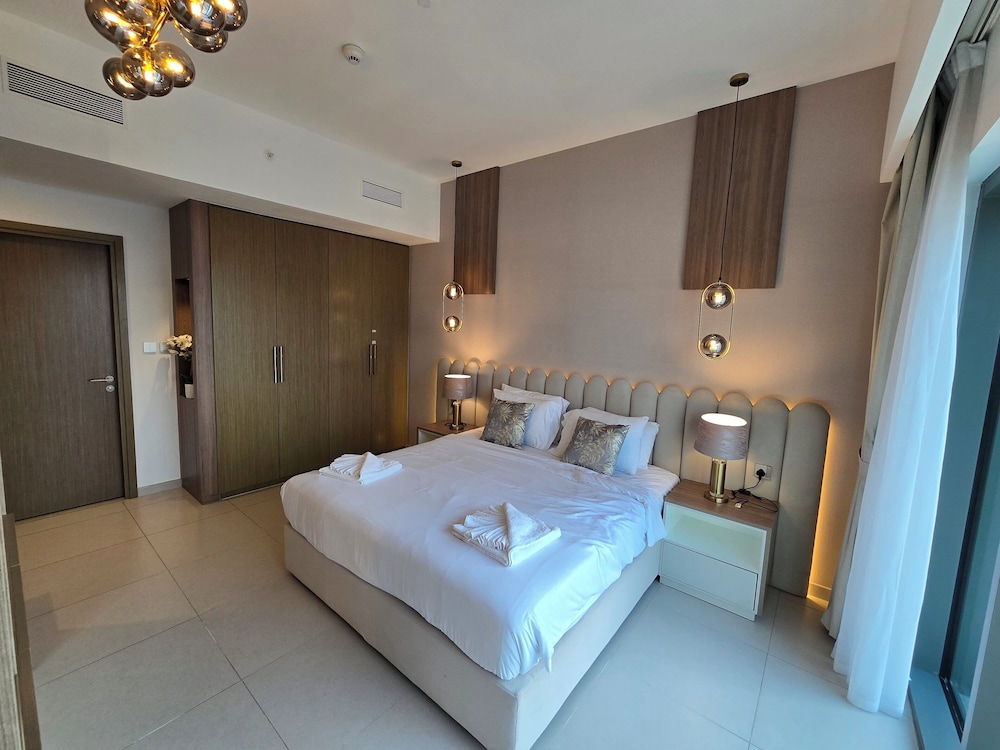 Royale Highend Burj and Fountain View