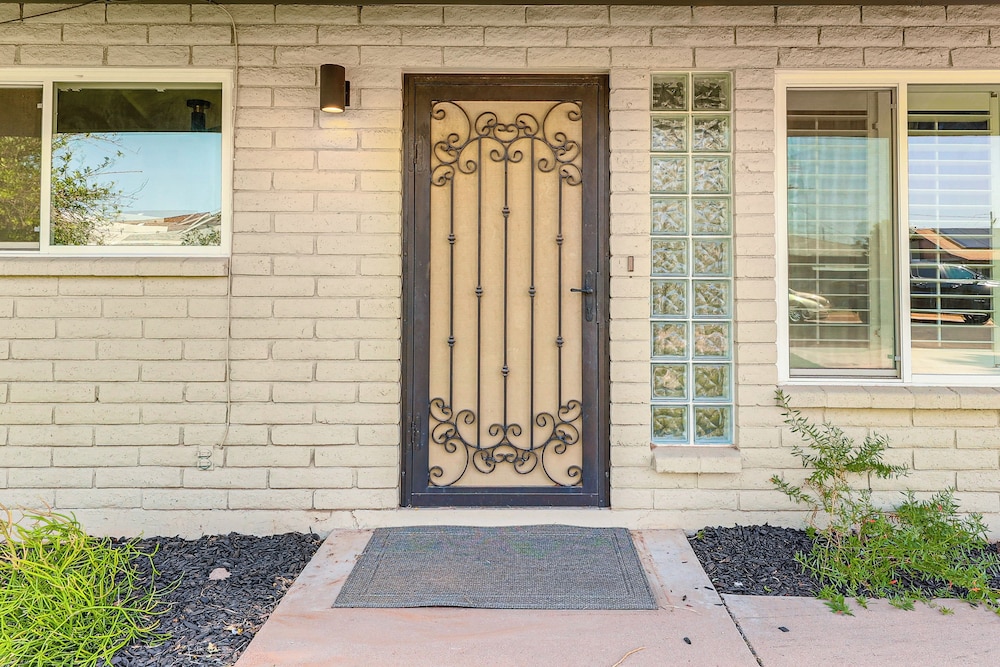 3 Mi to Dtwn Shops & Eats: Mesa Home w/ Pool!