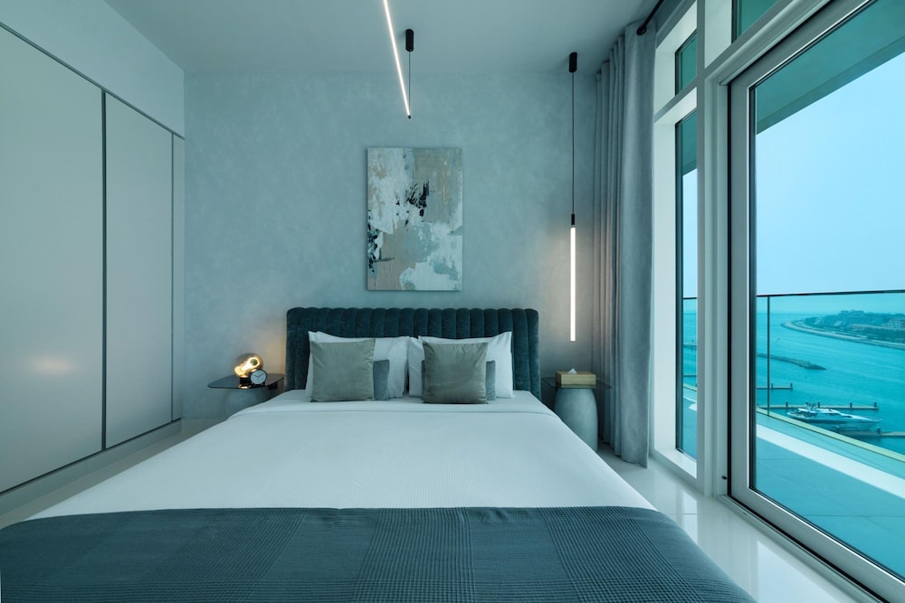 Stylish 2BR apt in Emaar Beachfront w Stunning sea Views
