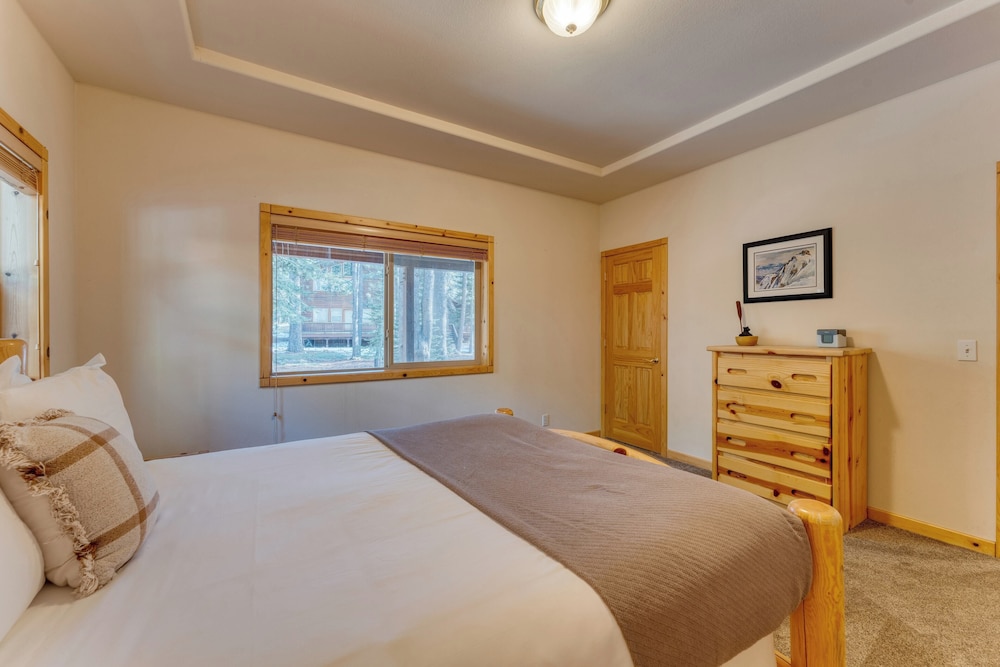 Hansel by Avantstay Pool Table, 5mins to Skiing view 2