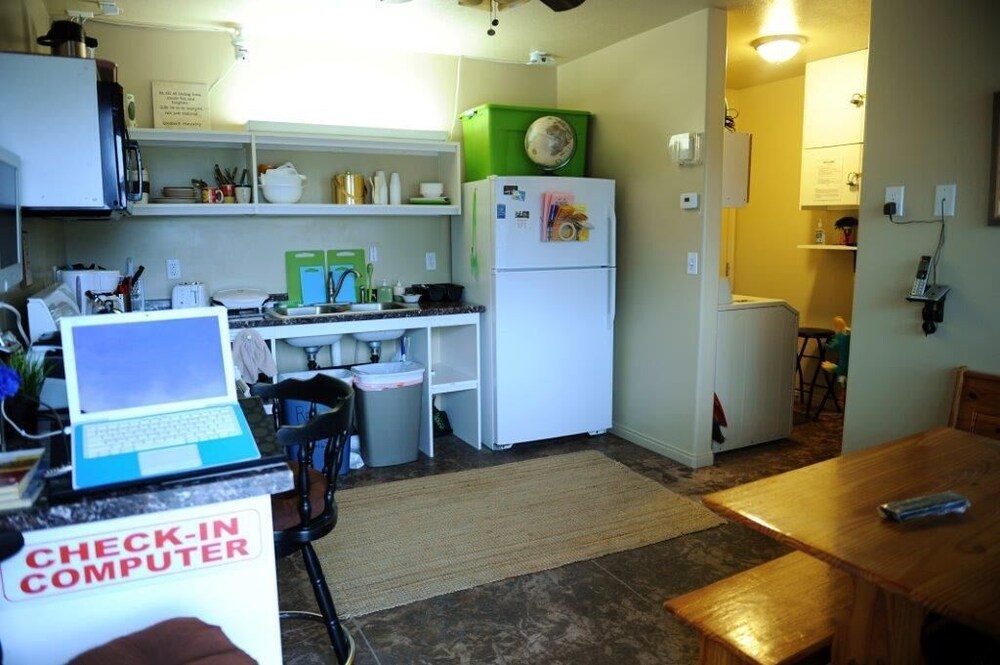 Camelot Inn at Honeyville - Property Image 6
