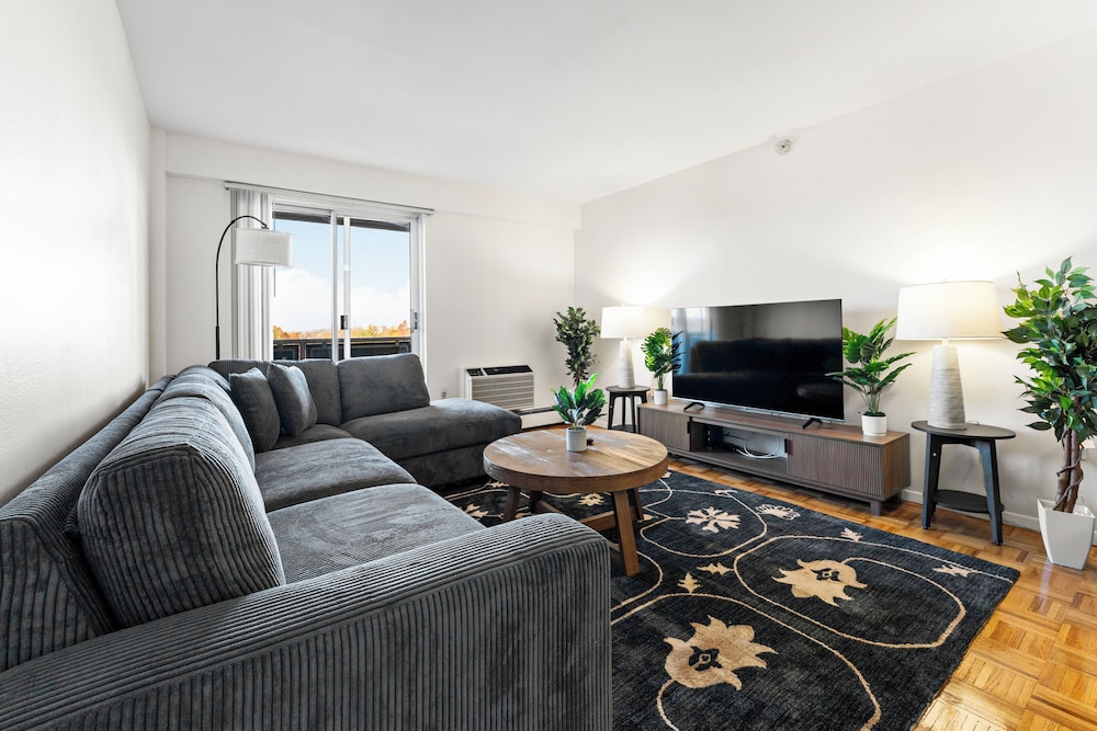Furnished Apartment Near Longwood