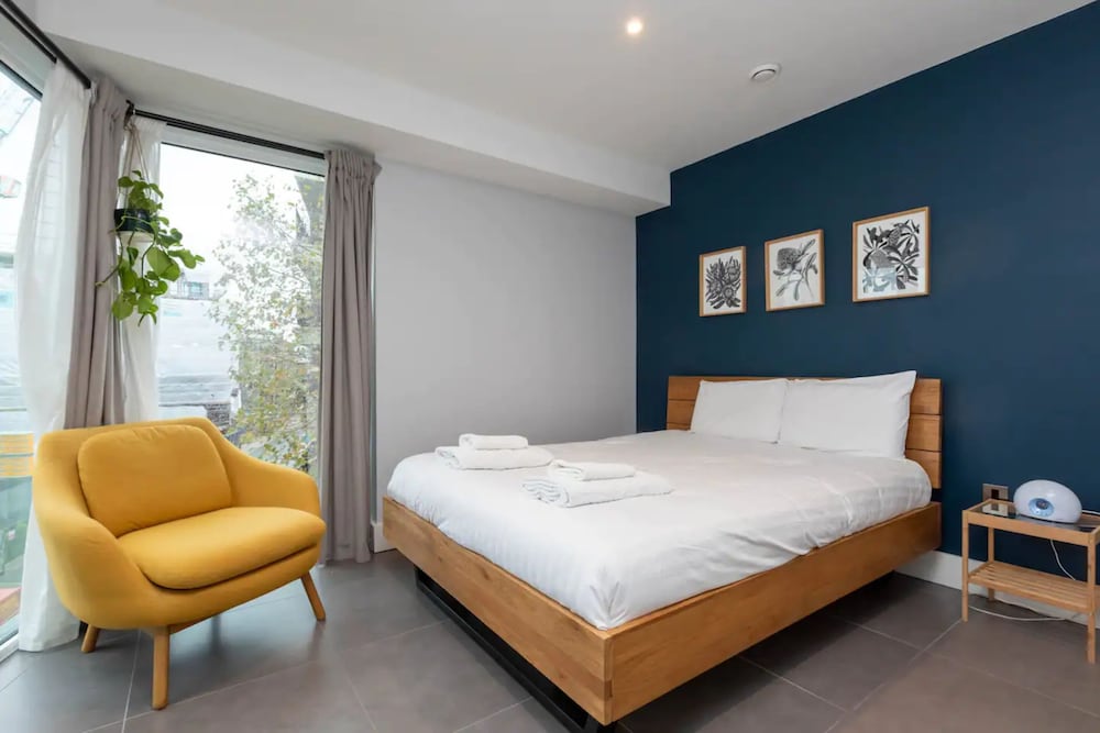 Modern Family Friendly 2 Bedroom Flat in Hackney Wick