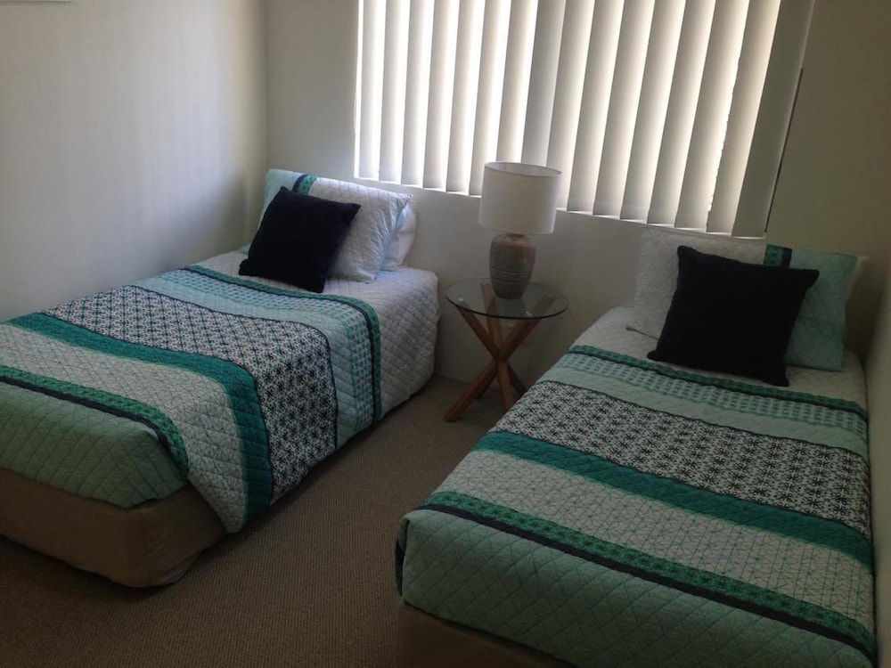 Main Beach Vacations - Scalinada Apartments - Property Image 5