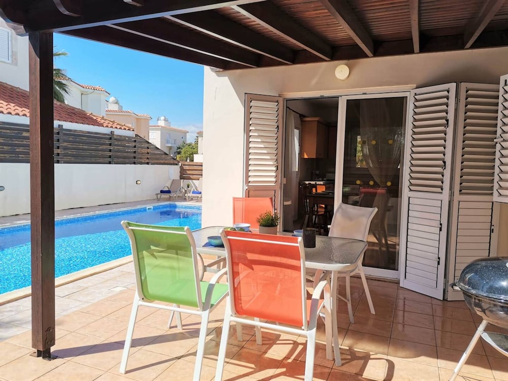Sobella Villa - 3 Bedroom Villa With 10 x 4 Pool
