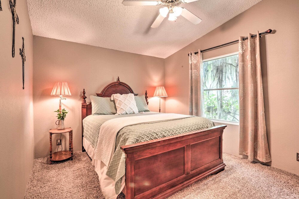 Marshall Vacations - Waterfront Karnack Home w/ Boathouse  Deck! - Property Image 5