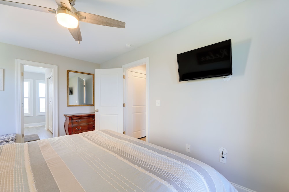 North Topsail Getaway w/ Panoramic Sound Views! view 3
