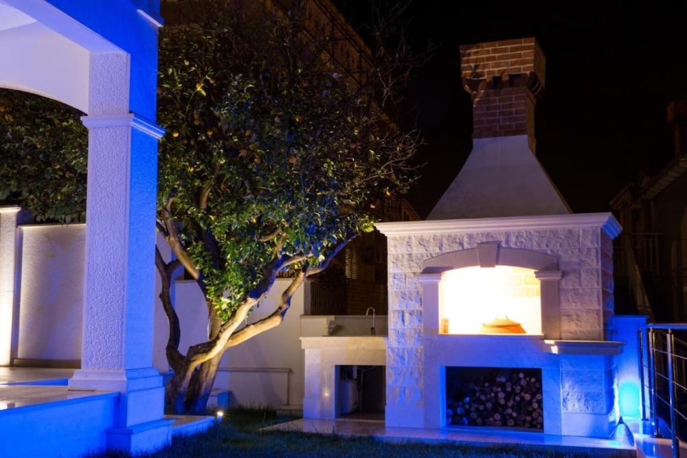 Franco - With sea View and Swimming Pool - H