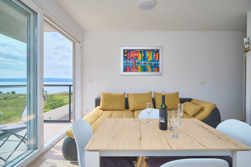 Apartment Titanic by Litto