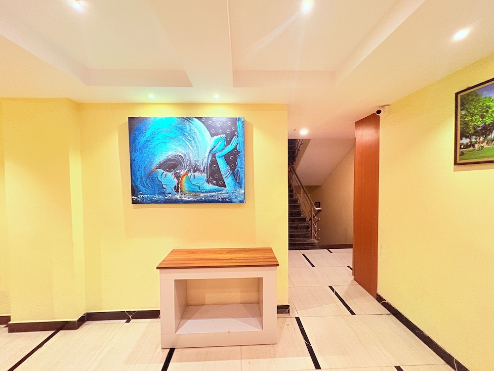 Hotel Prince Plaza with Swimming Pool