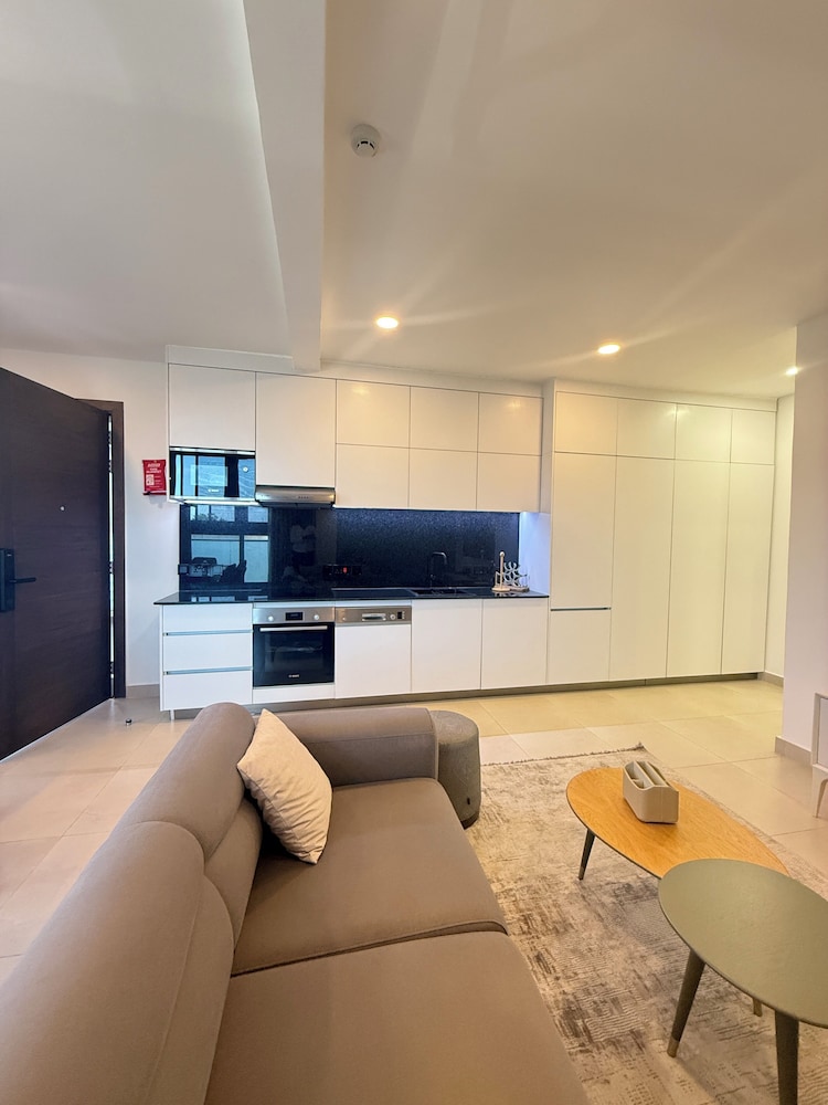 Kinville Suites - Cantonment Living