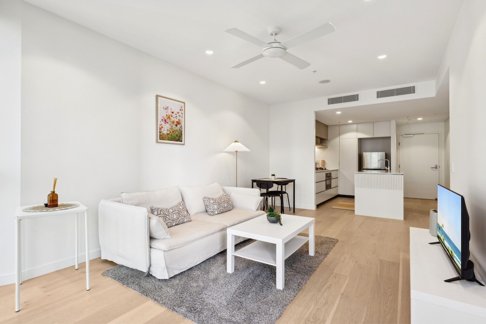 Brisbane 1BR With Pool, Spa, Sauna and Balcony